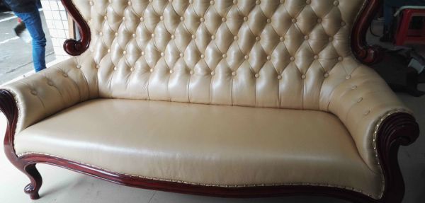 真皮沙发翻新后